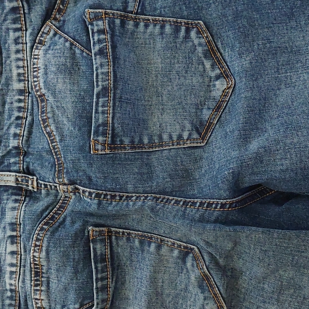 Distressed‎ jeans - Picture 4 of 5